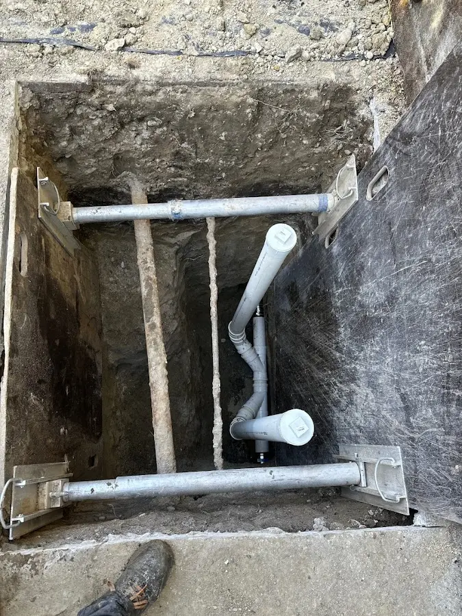 Experienced plumber completing Drain Cleaning work in Sweetwater